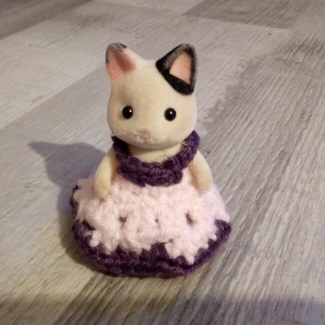 Robe NOEMIE pour Sylvanian au crochet idée Cadeau jouet enfant fait main made in France Création laet-crochete
