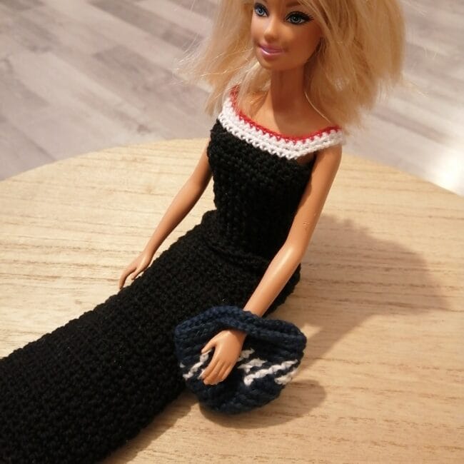 Robe Barbie CLARA au crochet idée Cadeau jouet enfant barbie poupée mannequin fait main made in France Création laet-crochete