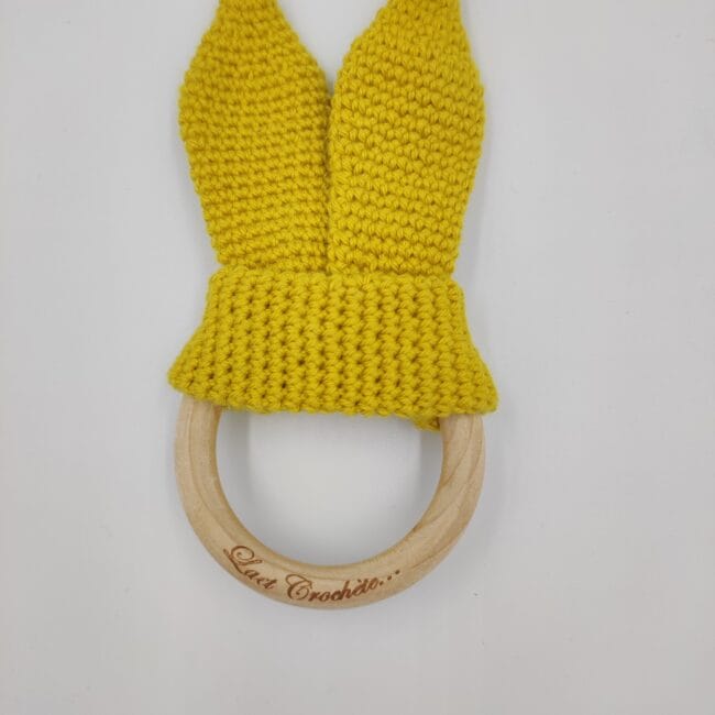 Hochet Grandes Oreilles LAPIN couleur curry idée cadeau naissance bébé fait main made in France Création laet-crochete