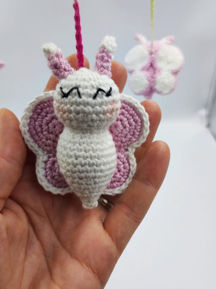 Mobile PAPILLON idée cadeau naissance bébé fait main made in France Création laet-crochete