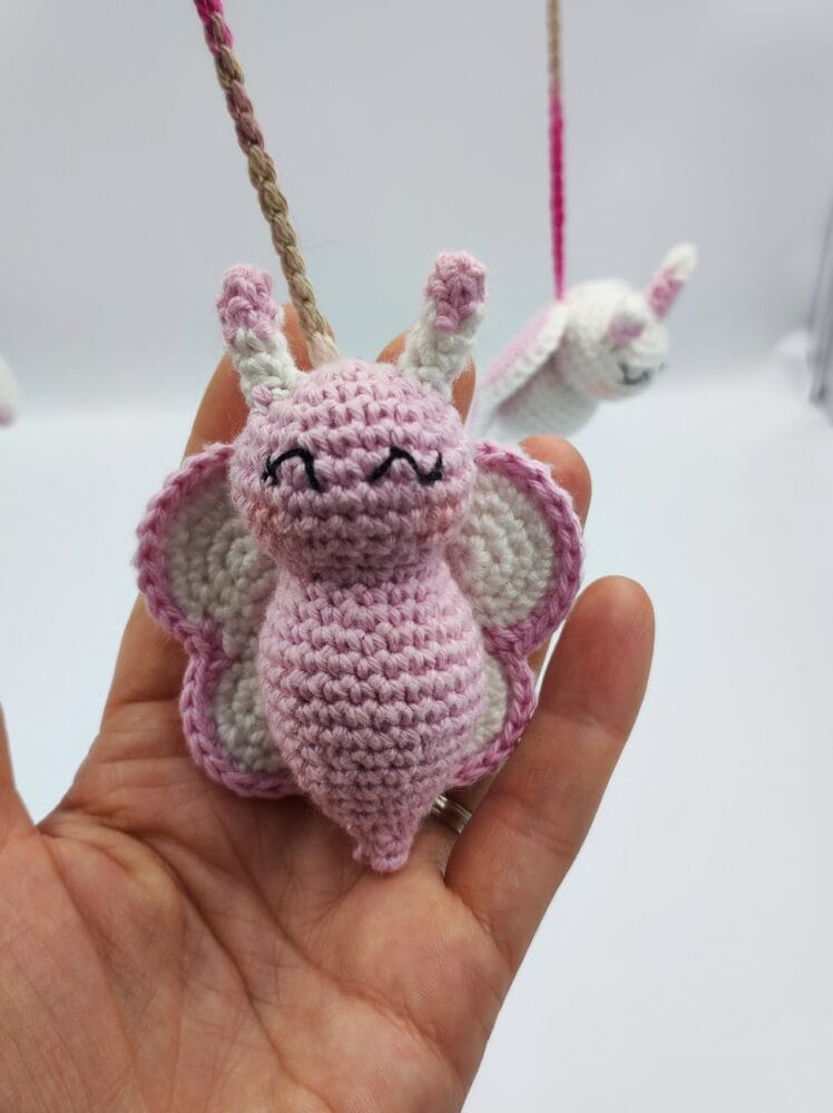 Mobile PAPILLON idée cadeau naissance bébé fait main made in France Création laet-crochete