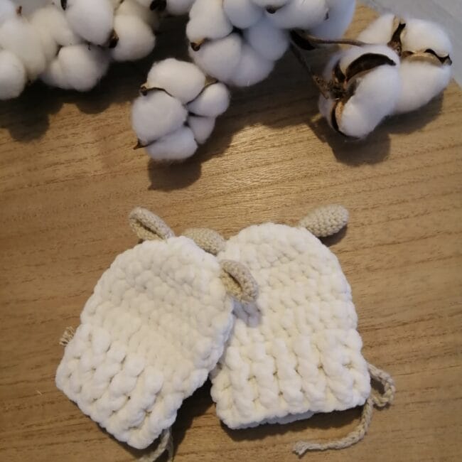 Moufles LEON bébé mode fashion baby girl fait au crochet fait main made in France Création laet-crochete