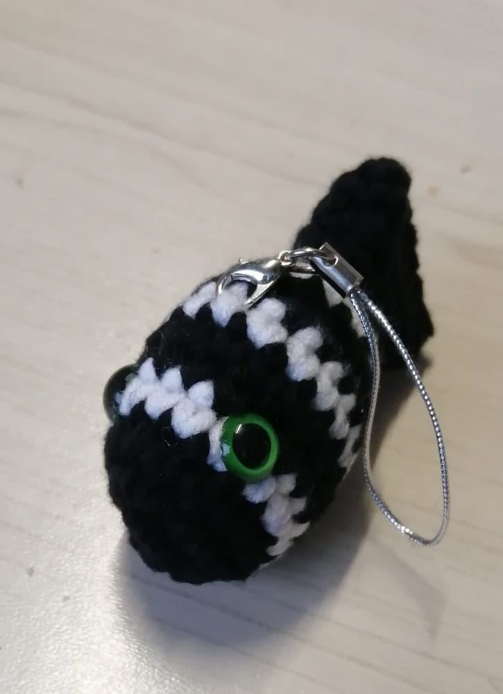 Porte clés POISSON noir et blanc idée cadeau sac à main porte clé fait main made in France Création laet-crochete