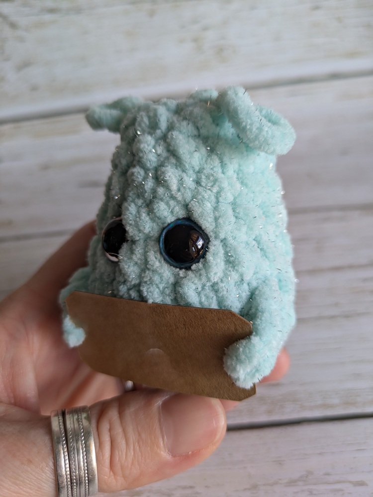 p'tit truc en p'luche bleu pastel paillettes