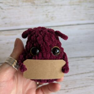 P’tit truc en p’luche bordeaux – peluche crochet personnalisée