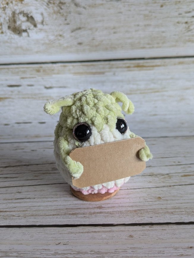 ptit truc en pluche vert-blanc-rose yeux argent